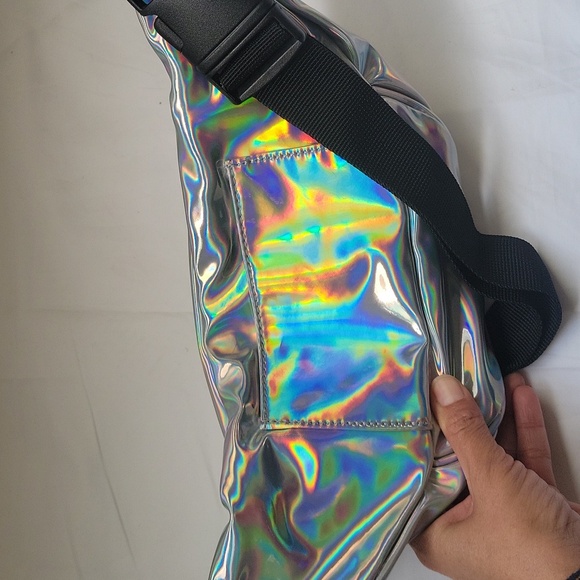 BARK Fanny Pack Silver Iridescent for Hoomans People. - Picture 9 of 17